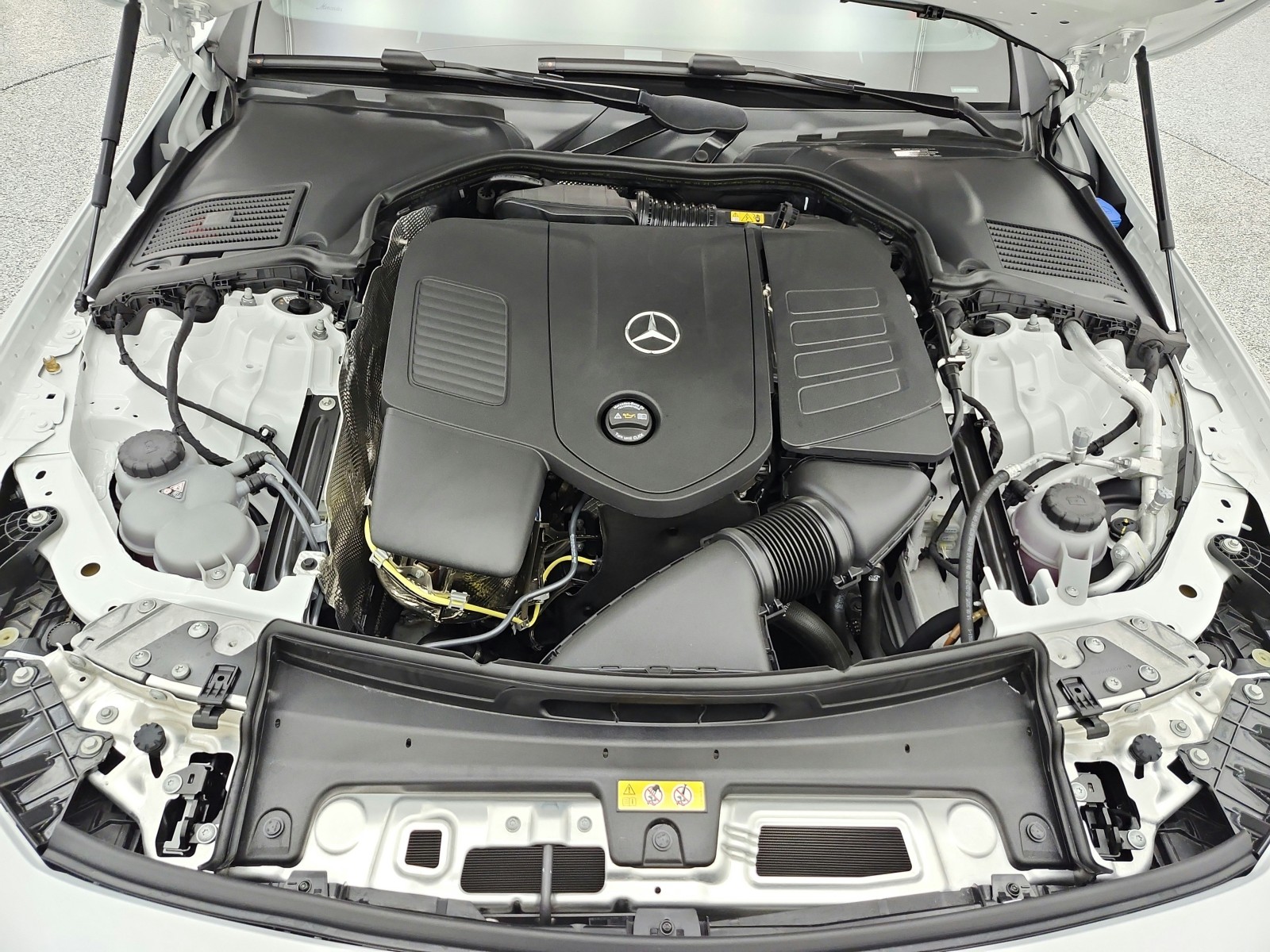 New 2026 MANUFAKTUR Moonlight White Metallic Mercedes-Benz CLE 300 4MATIC® Cabriolet image 12