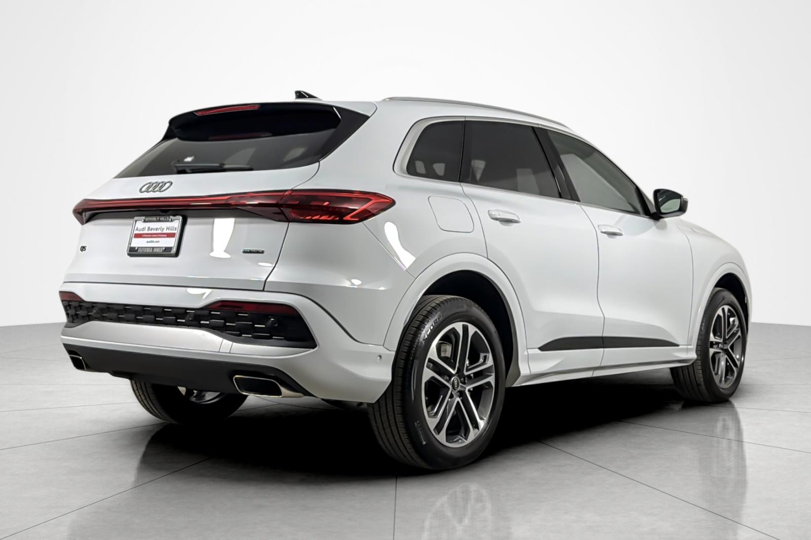 Used 2025 Glacier White Metallic Audi Premium Plus 2.0 TFSI quattro image 5