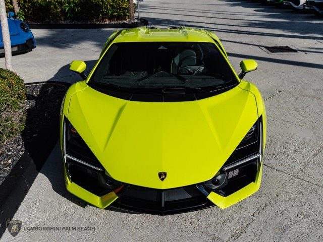 Lamborghini Revuelto