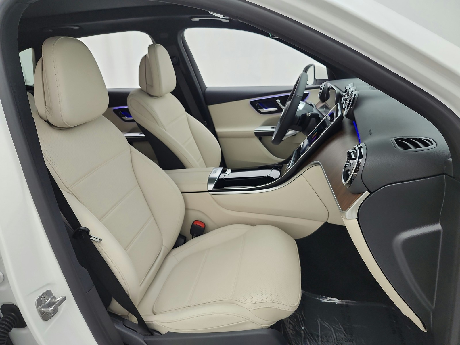 New 2027 Polar White Mercedes-Benz GLC 300 SUV image 14