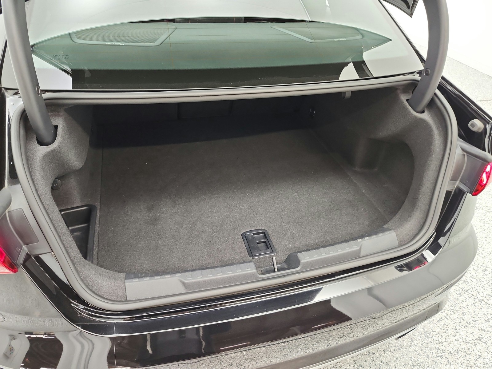 Used 2023 Mythos Black Metallic Audi Premium Plus 2.0 TFSI quattro image 23