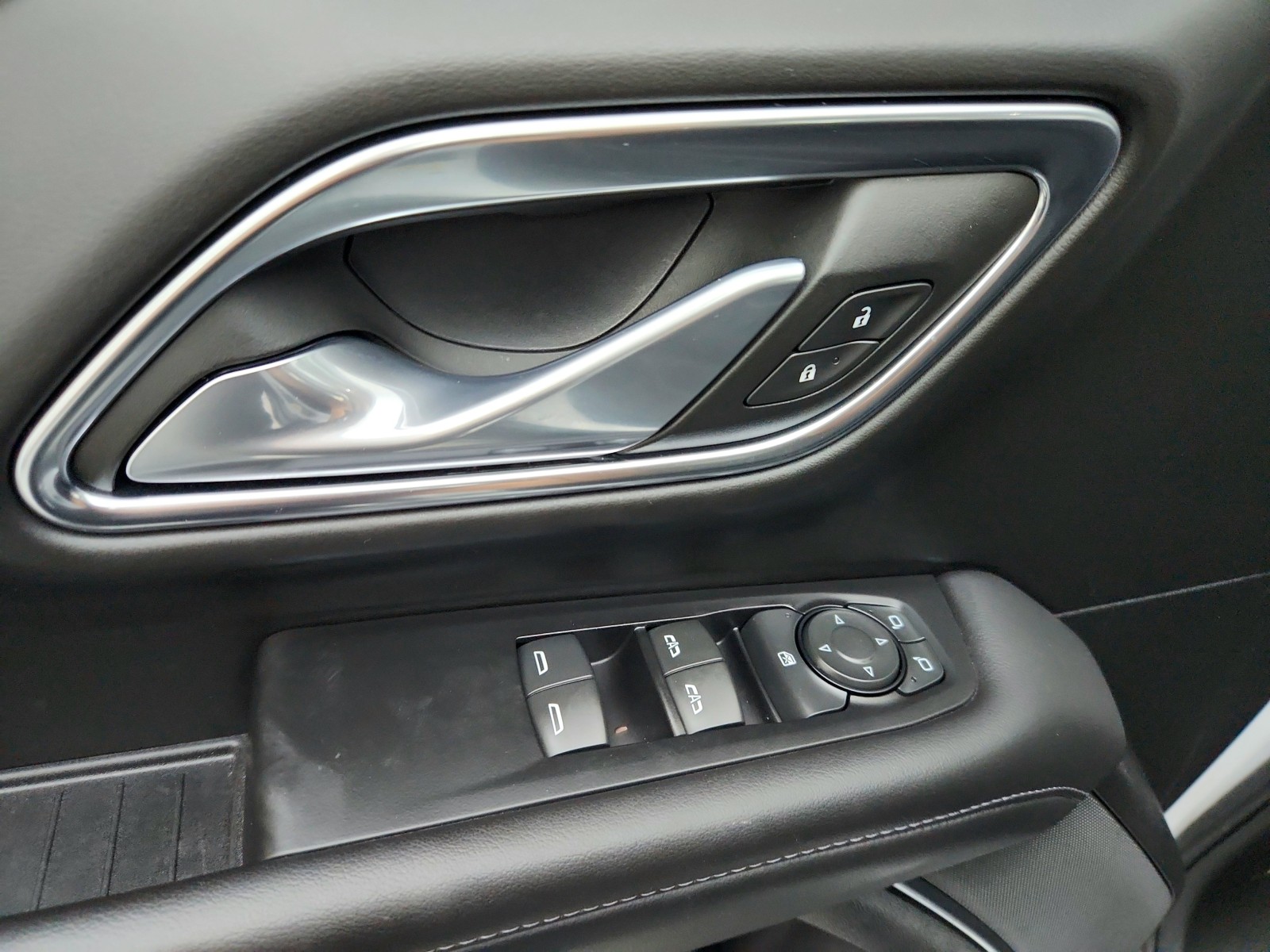 Used 2024 Summit White GMC SLE image 24