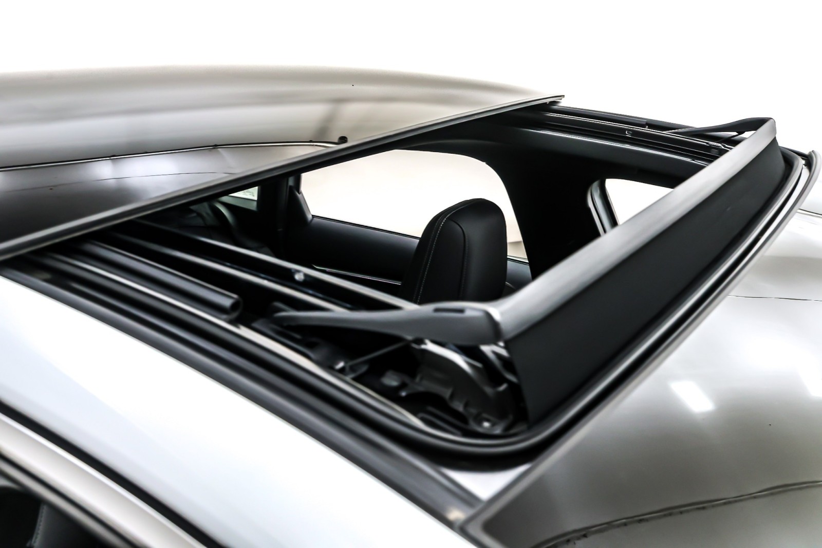 Used 2023 Glacier White Metallic Audi Premium Plus 2.0 TFSI quattro image 22