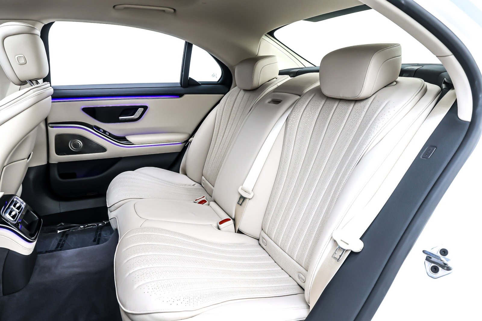 Certified Used 2023 MANUFAKTUR Diamond White Mercedes-Benz S 500 4MATIC® Sedan image 9