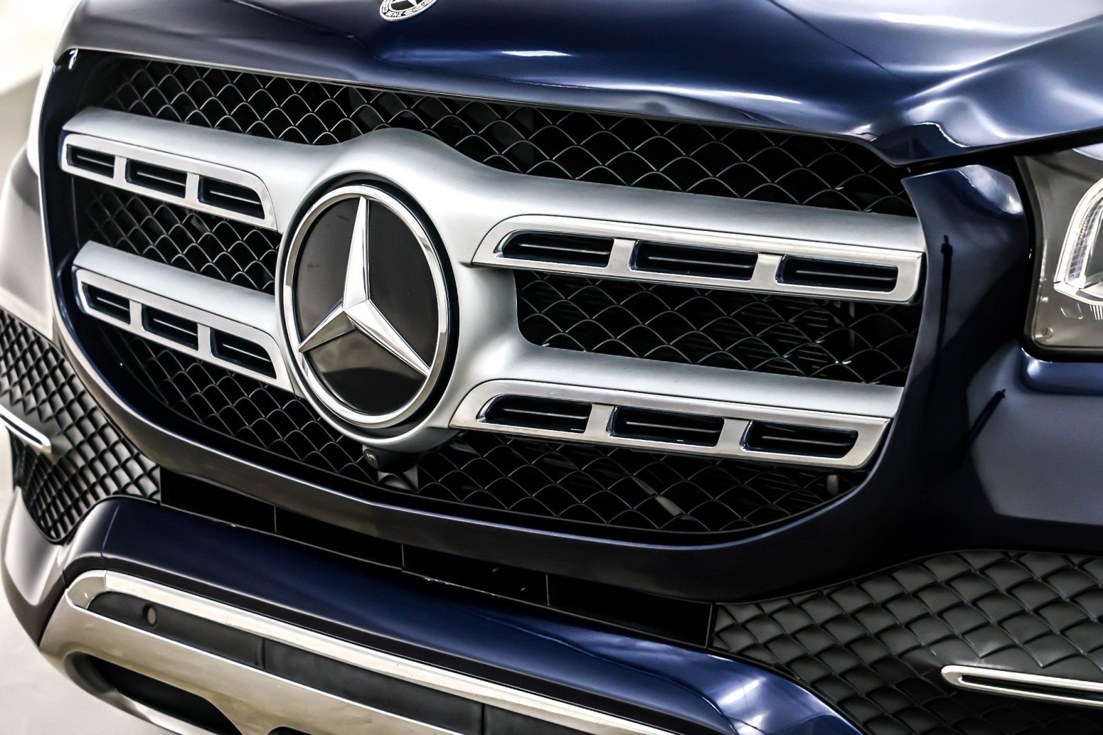 Used 2022 Lunar Blue Metallic Mercedes-Benz GLS 450 4MATIC® SUV image 12