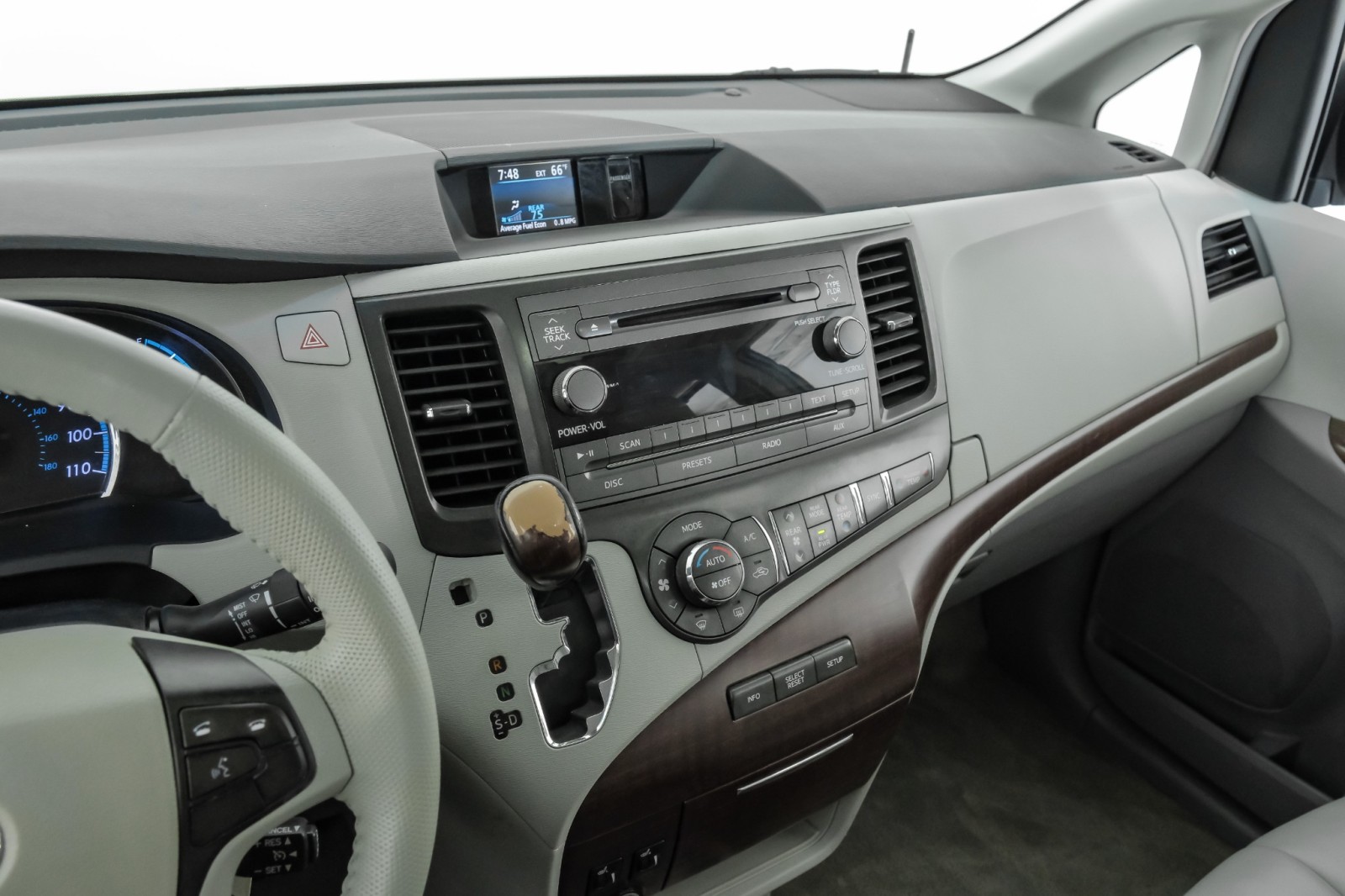 2013 Toyota Sienna XLE 8 PASSENGER SUNROOF LEATHER HEATED SEATS REAR  27