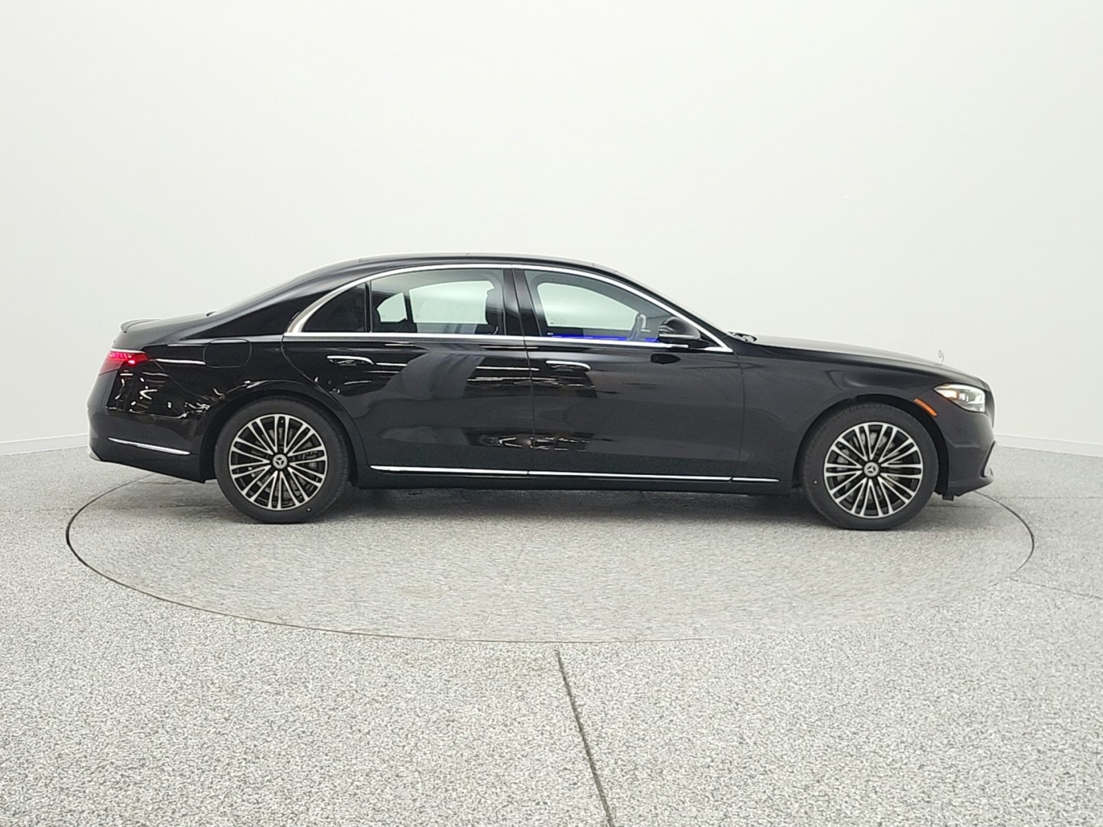 New 2026 Obsidian Black Metallic Mercedes-Benz S 580 image 4