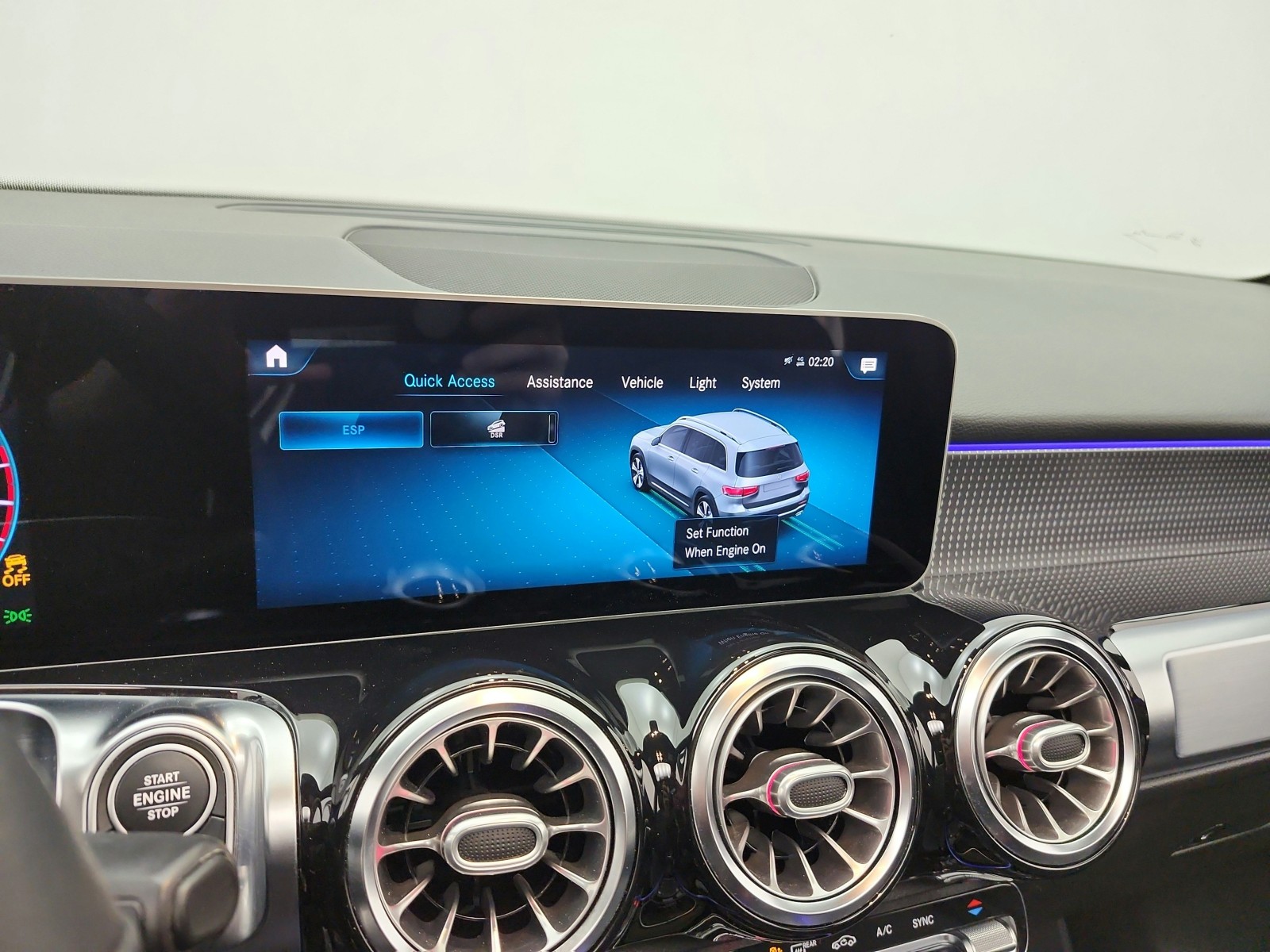 Used 2021 Polar White Mercedes-Benz GLB 250 4MATIC® SUV image 14