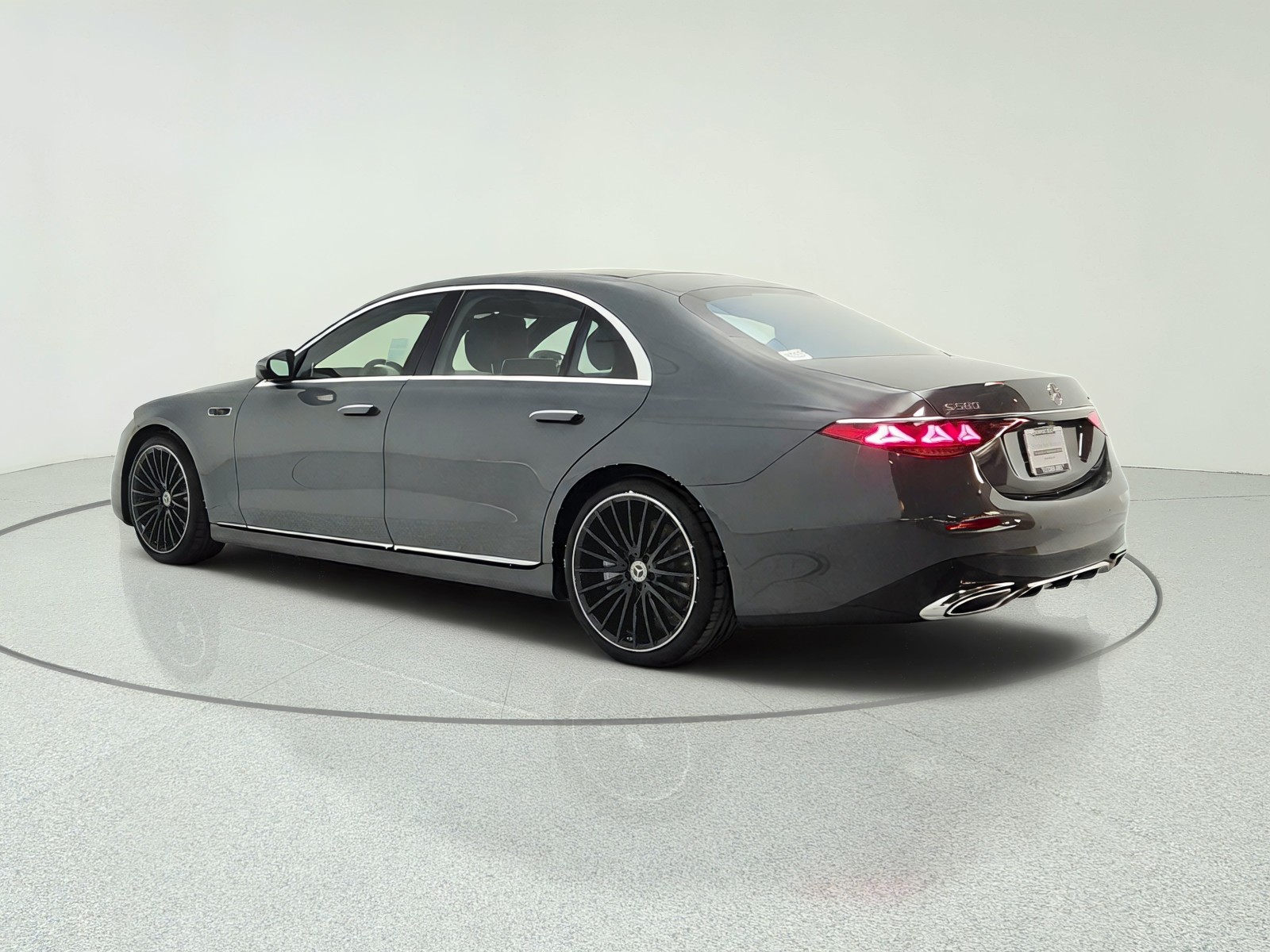 New 2027 MANUFAKTUR Silicon Grey Mercedes-Benz S 580 4MATIC® Sedan image 7