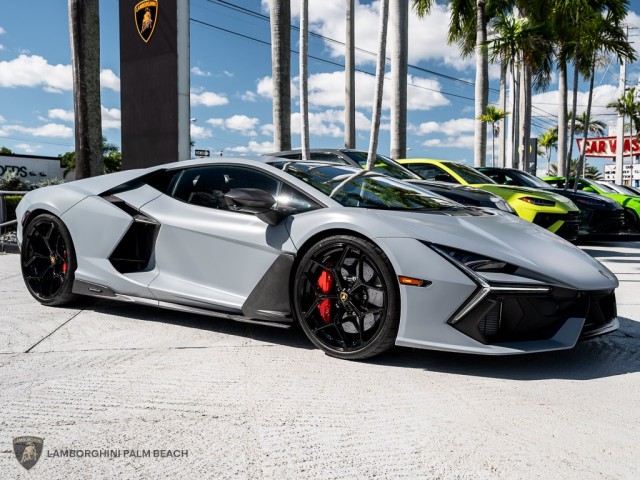 Lamborghini Revuelto