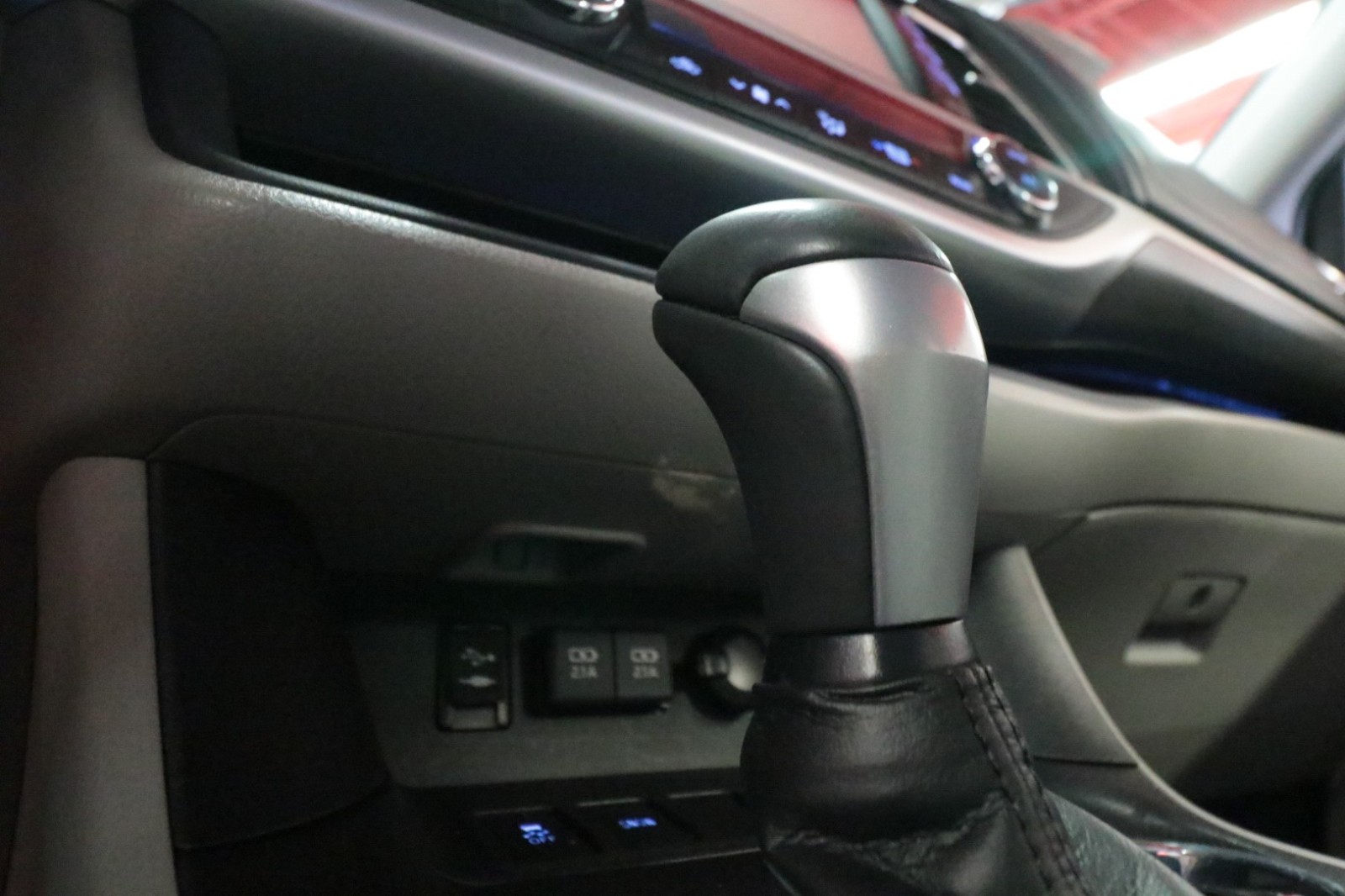 Used Car 2019 Toyota Highlander  Limited Platinum For Sale Under $30,000 In Austin, Texas