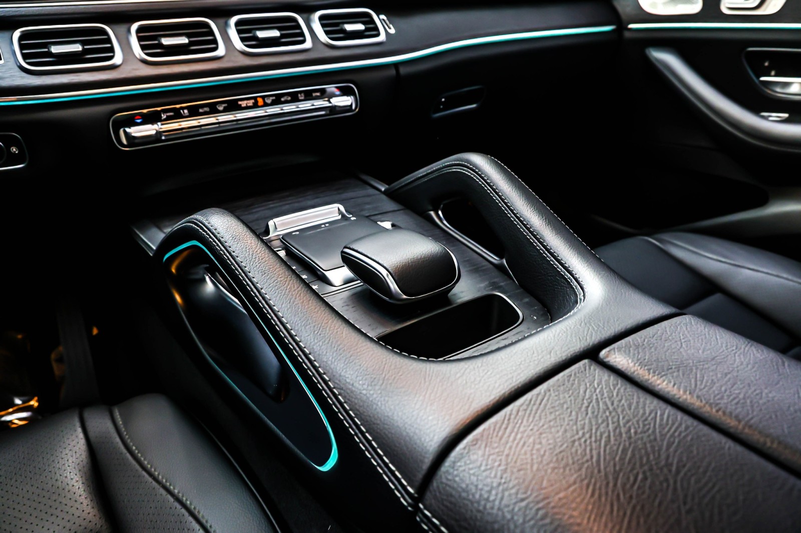 Certified Used 2022 Obsidian Black Metallic Mercedes-Benz GLE 450 4MATIC® SUV image 6