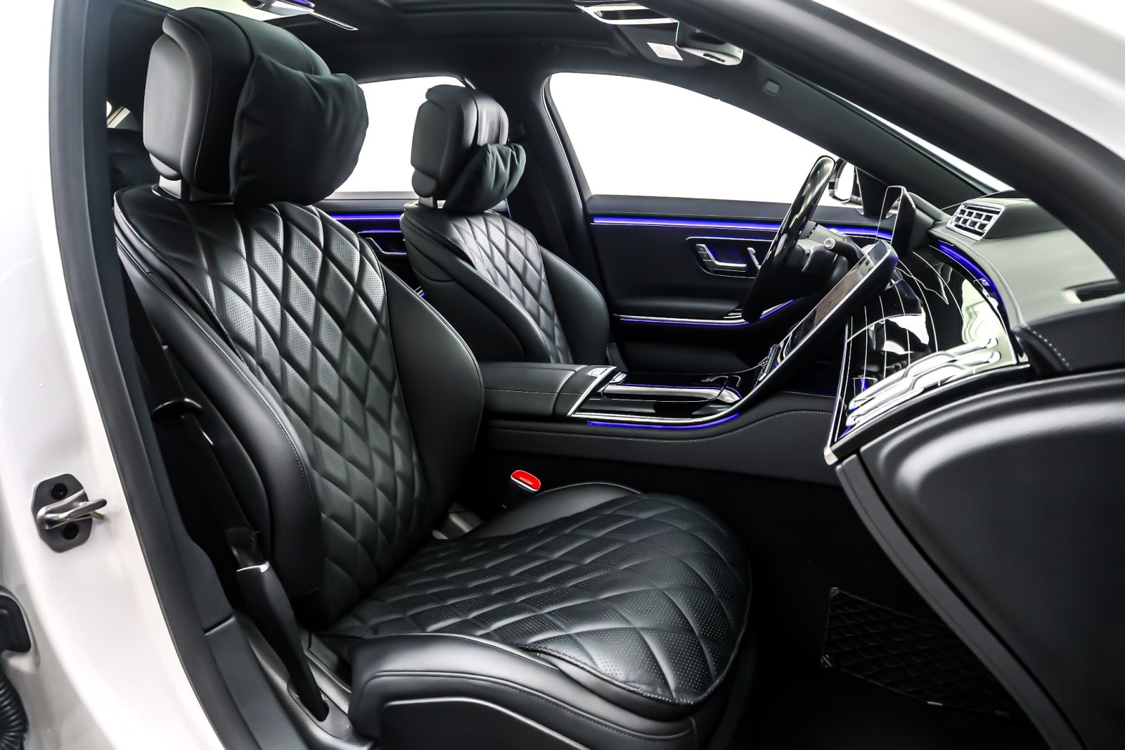 New 2026 MANUFAKTUR Moonlight White Metallic Mercedes-Benz S 580 4MATIC® Sedan image 7