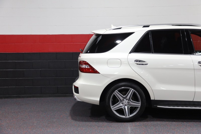 2013 Mercedes-Benz ML63 AMG 4-Matic 4dr Suv in , 