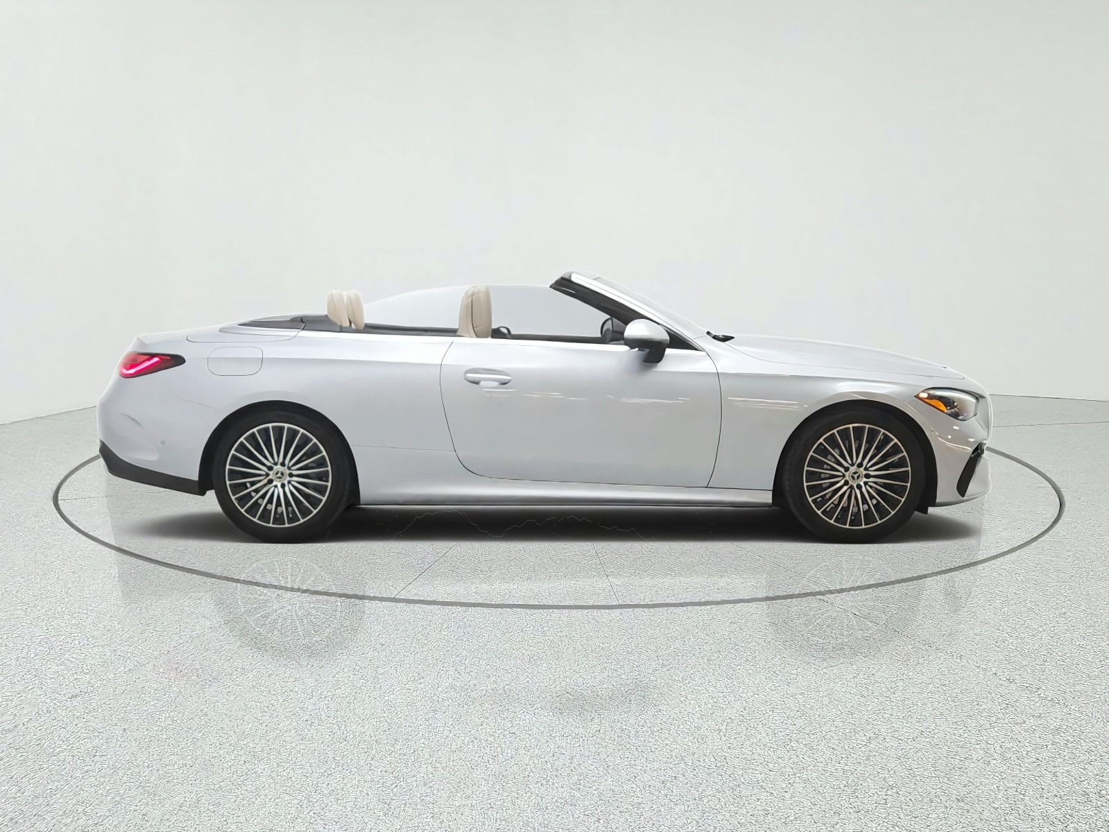 New 2027 Cirrus Silver Metallic Mercedes-Benz CLE 300 4MATIC® Cabriolet image 4
