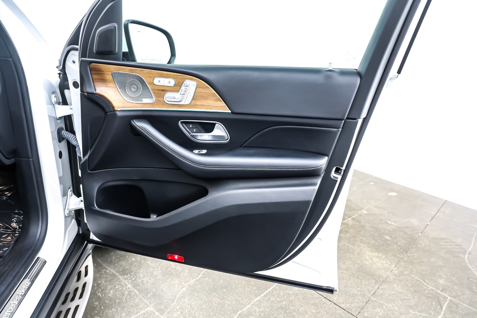 Used 2022 Polar White Mercedes-Benz GLS 450 4MATIC® SUV image 24