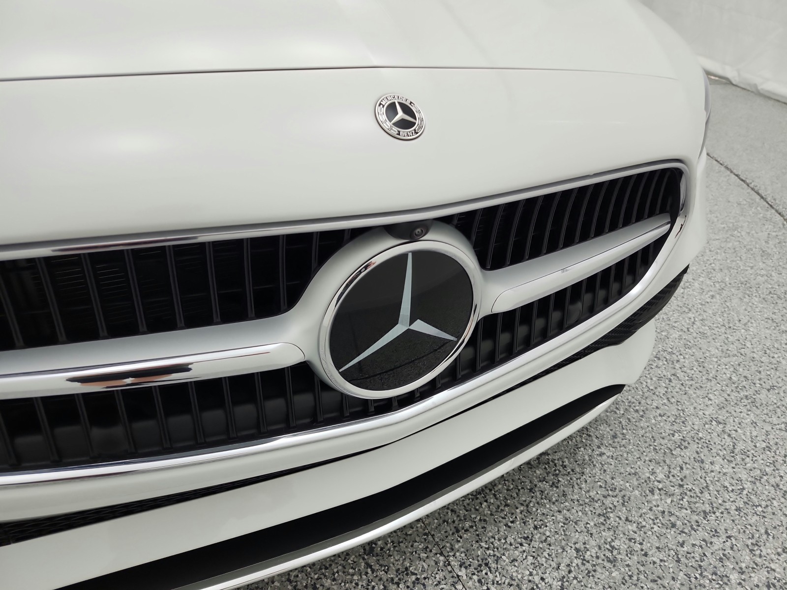 New 2026 MANUFAKTUR Moonlight White Metallic Mercedes-Benz C 300 image 14