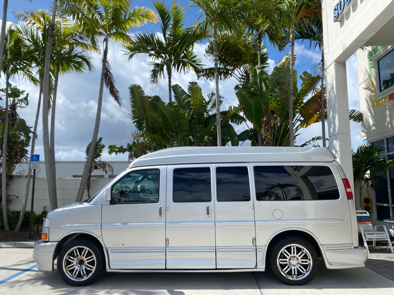 2013 GMC SAVANA HI TOP CONVERSION HANDICAP LIFT LOW MILES 24,857 in , 