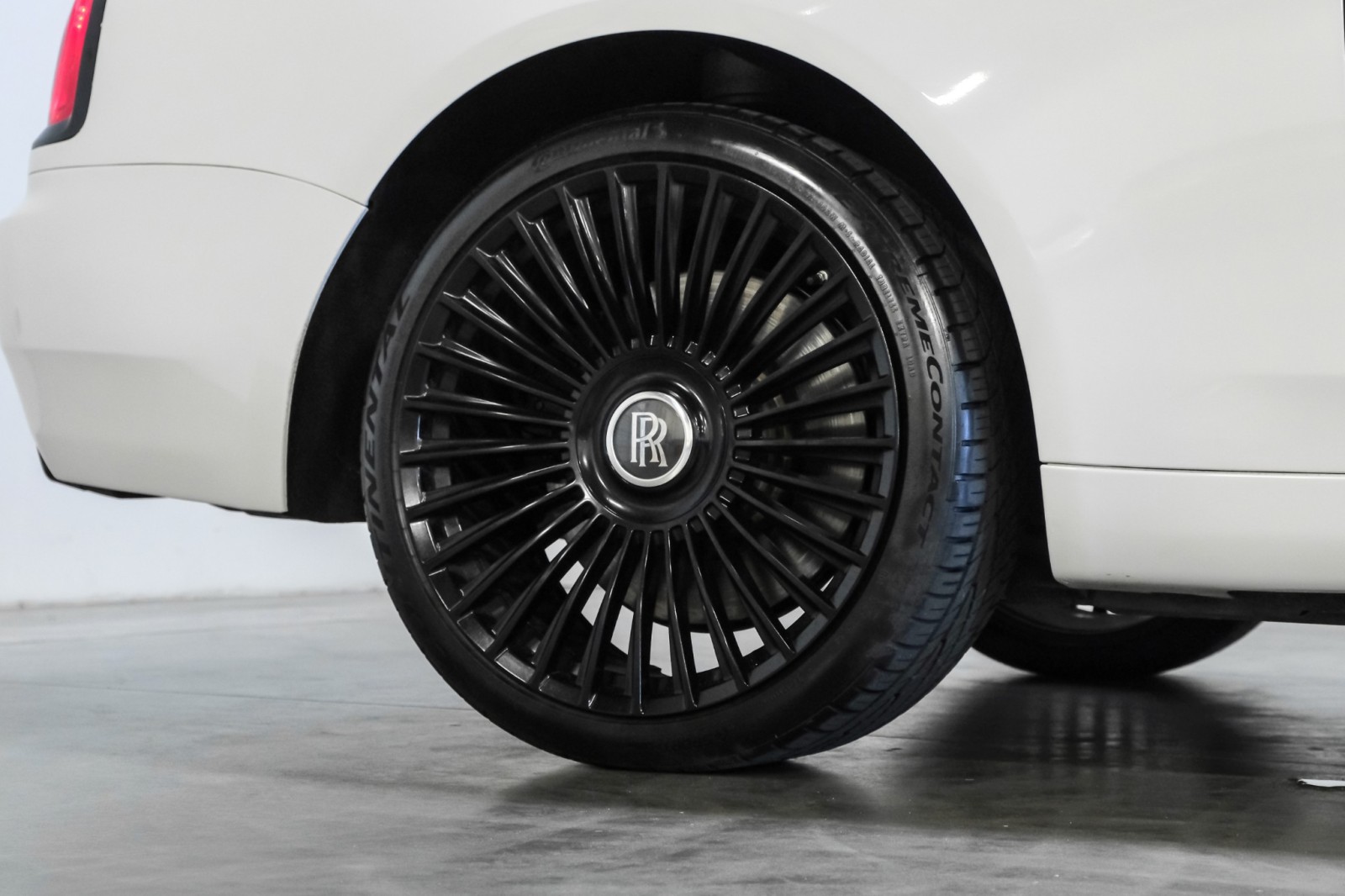 2016 Rolls-Royce Wraith StarlightHeadliner ACSeats CustomAlloys Piping RRMonogram 59