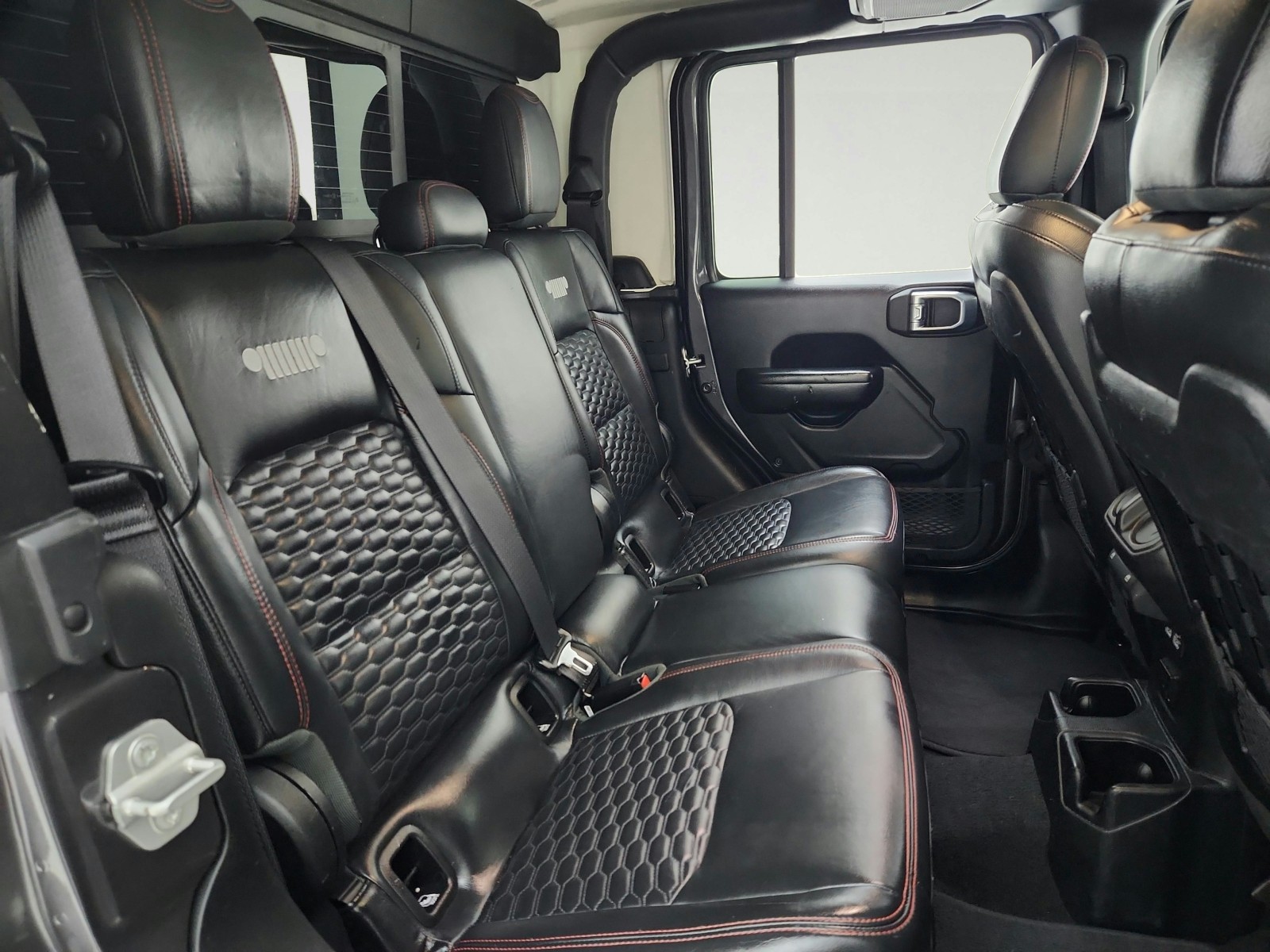 Used 2021 Granite Crystal Metallic Clearcoat Jeep Rubicon image 29