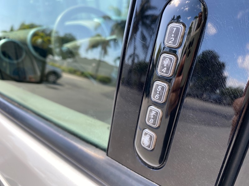 2007 Mercury Mountaineer SUV Premier 1 OWNER in ,