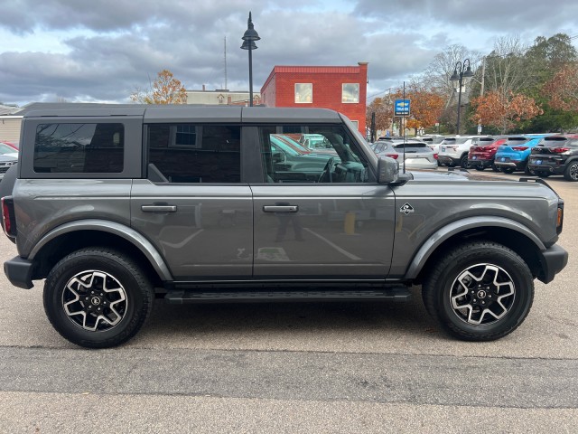 2022 Ford Bronco Base 5