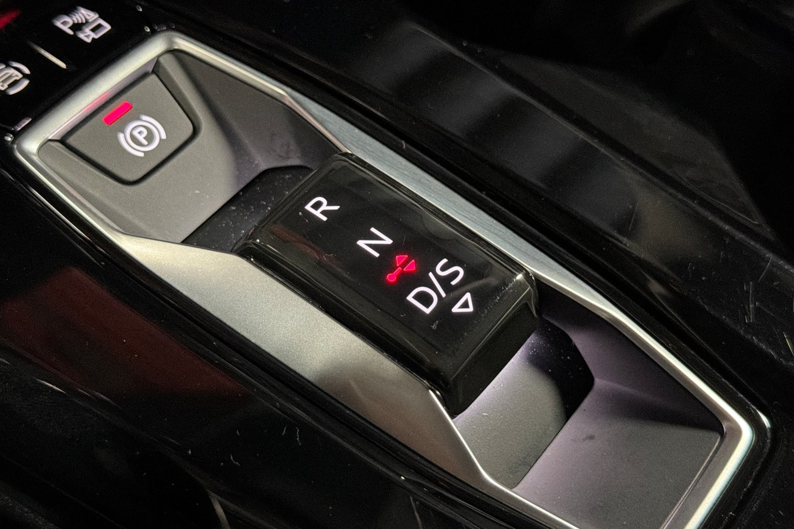 Used 2025 Glacier White Metallic Audi Premium Plus 2.0 TFSI quattro image 21