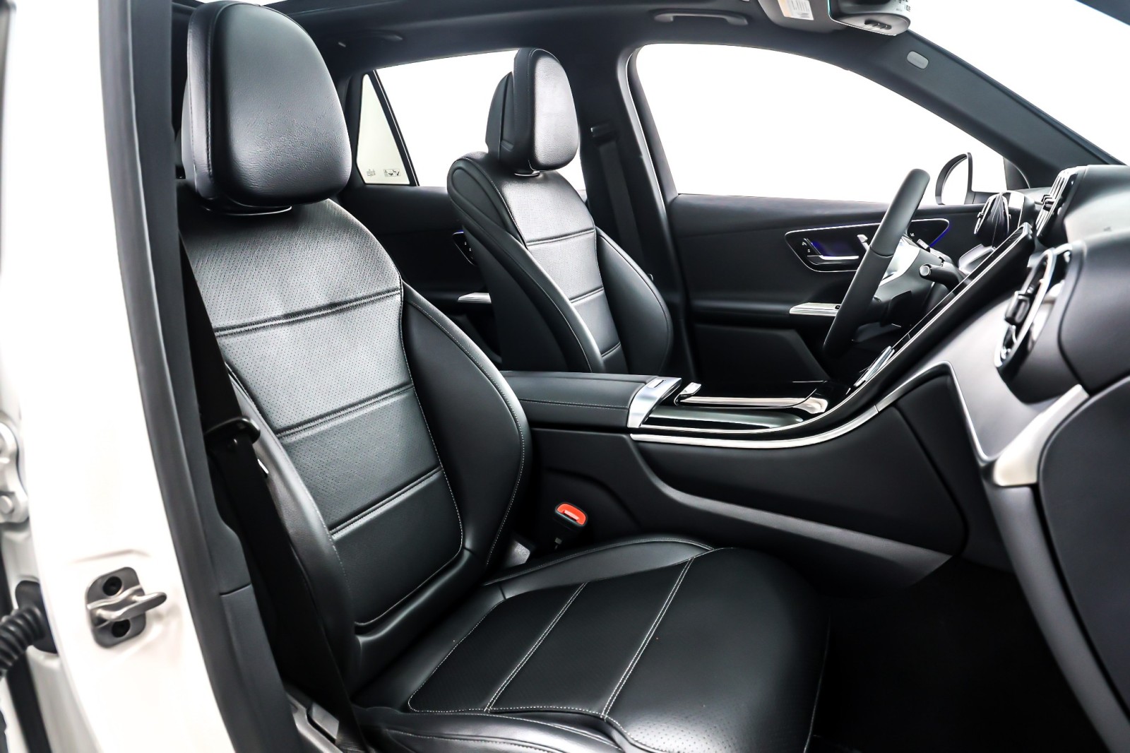 New 2026 Polar White Mercedes-Benz GLC 300 image 7