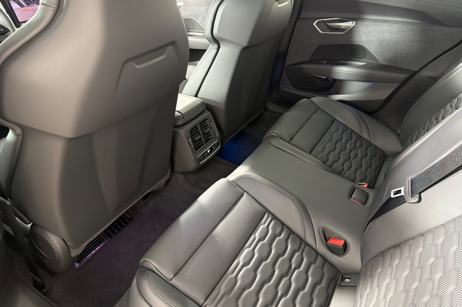 New 2026 Daytona Gray Pearl Effect Audi Premium Plus quattro image 11