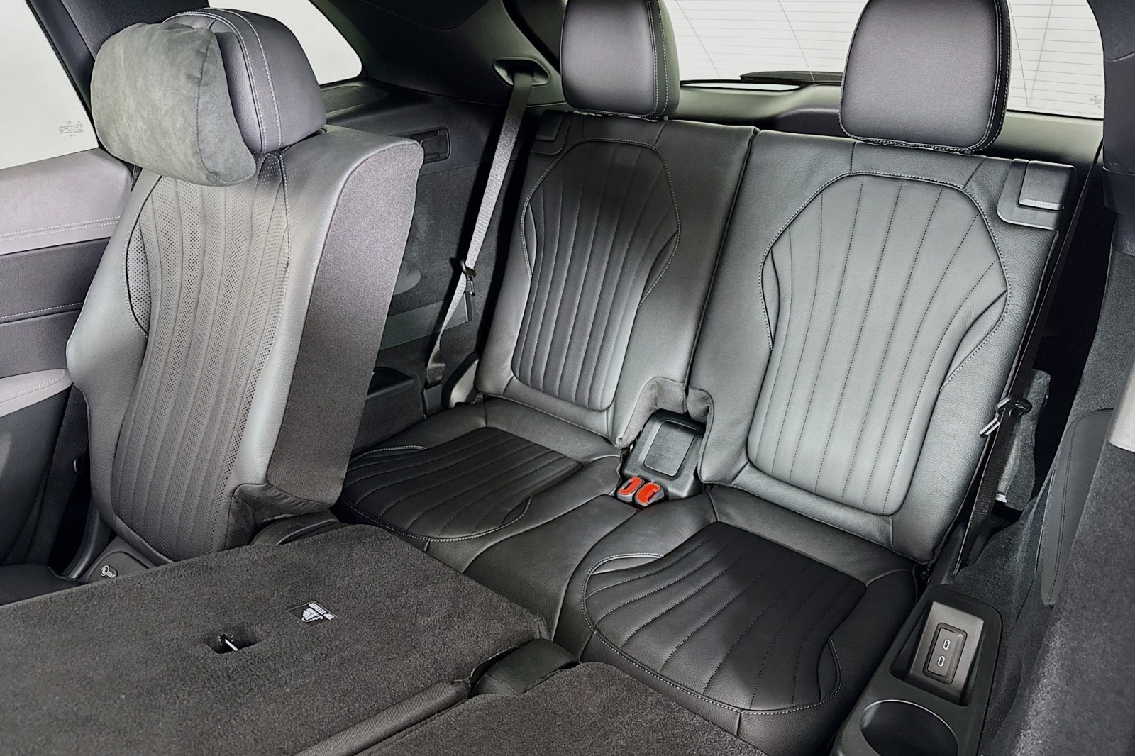 New 2026 Polar White Mercedes-Benz EQS 400 4MATIC® SUV image 8