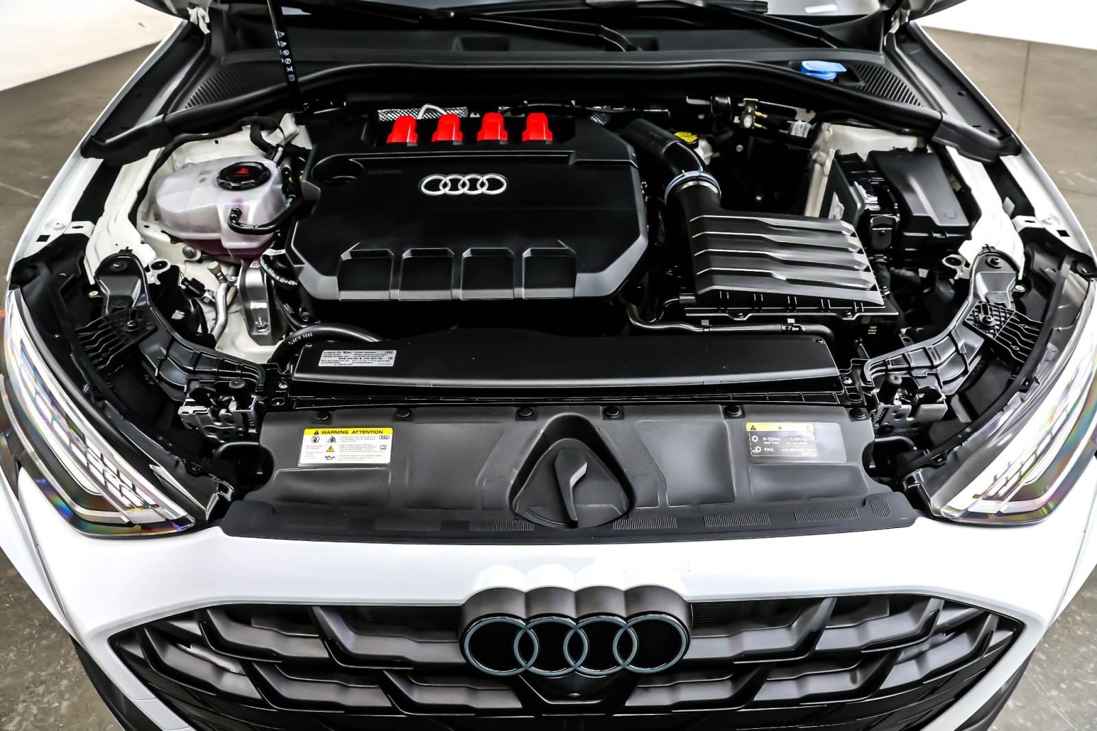 Used 2025 Glacier White Metallic Audi Premium Plus 2.0 TFSI quattro image 11