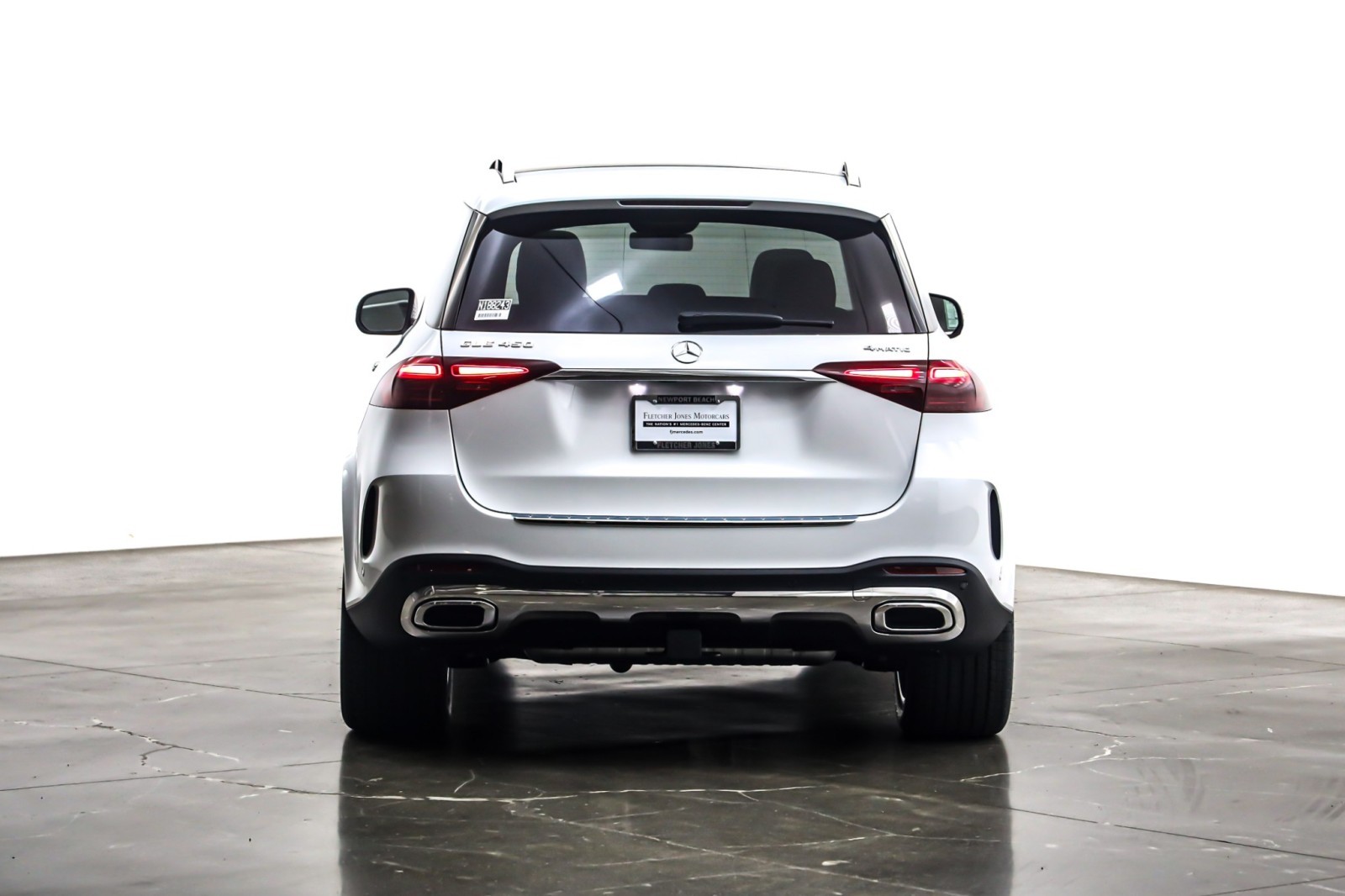 New 2026 MANUFAKTUR Moonlight White Metallic Mercedes-Benz GLE 450 image 3