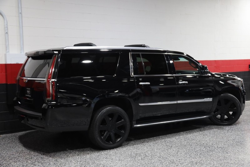 2016 Cadillac Escalade ESV Luxury Collection 4WD 4dr Suv in , 