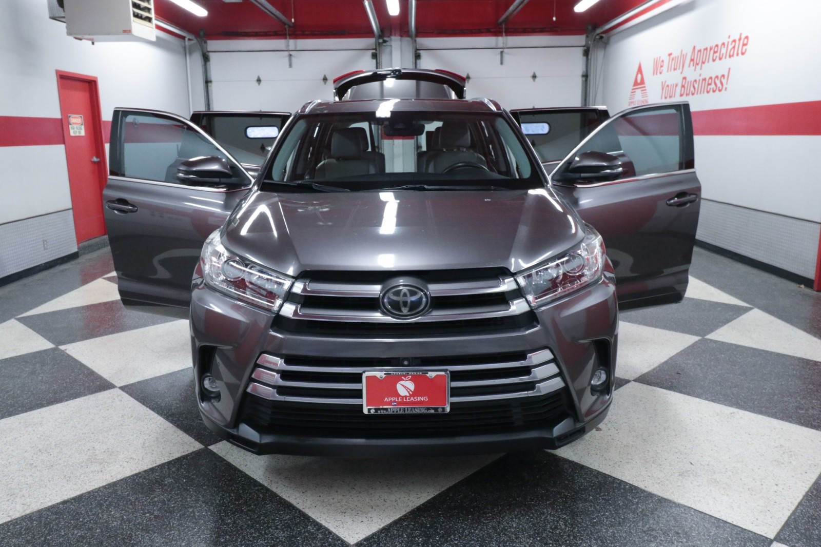 Used Car 2019 Toyota Highlander  Limited Platinum For Sale Under $30,000 In Austin, Texas