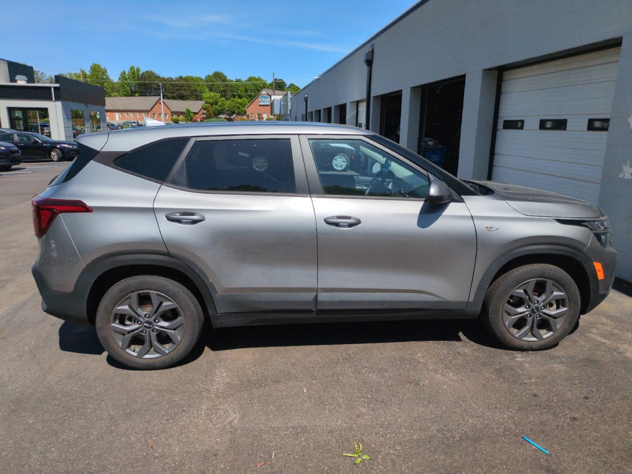 View vehicle photo 5