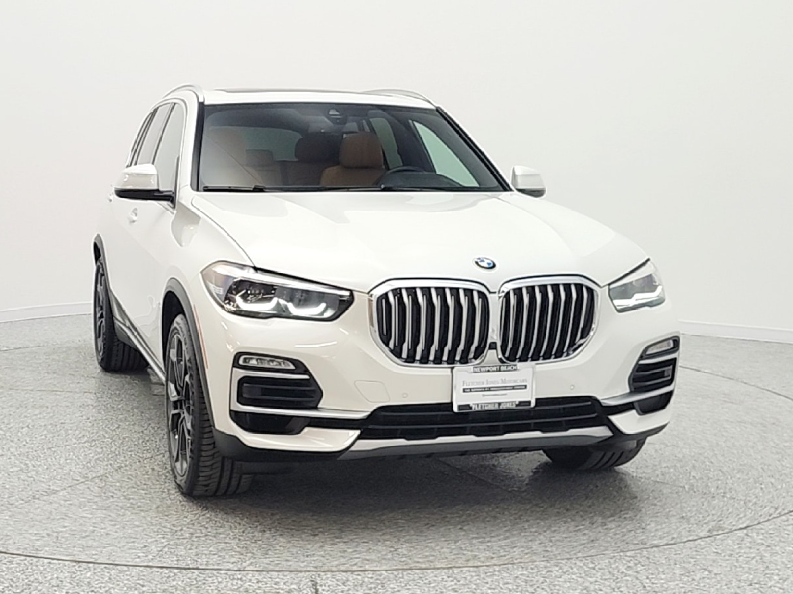 Used 2019 Mineral White Metallic BMW xDrive40i Sports Activity Vehicle image 2