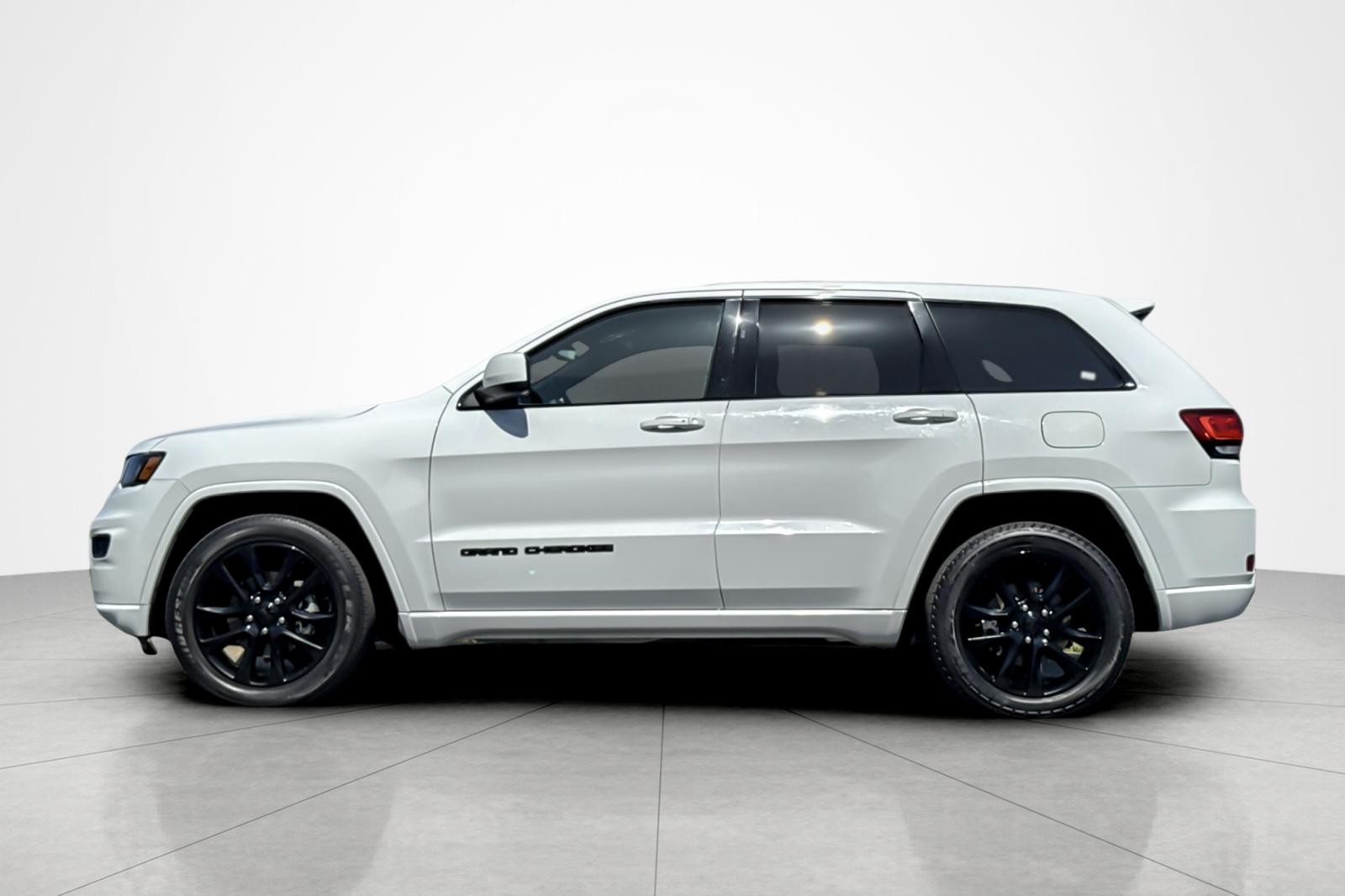 Used 2020 WHITE Jeep Altitude image 2