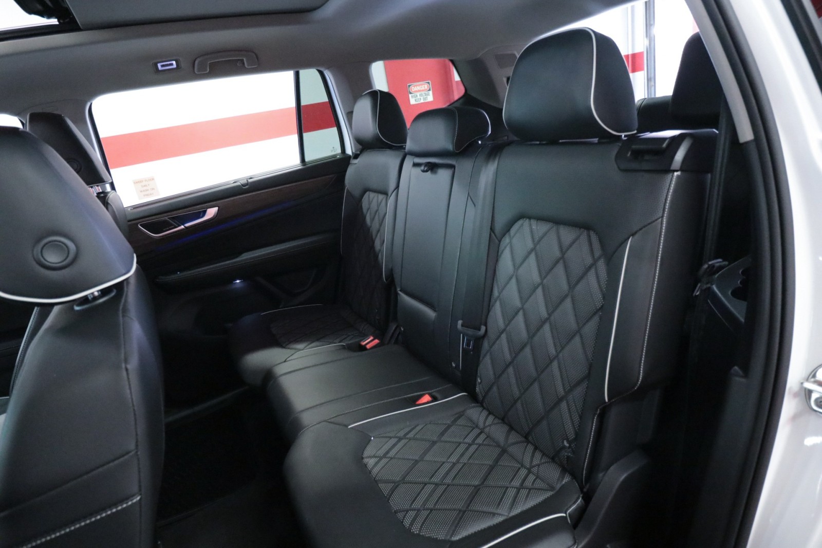 Used Car 2024 Volkswagen Atlas  2.0t Sel Premium R-line For Sale Under $40,000 In Austin, Texas