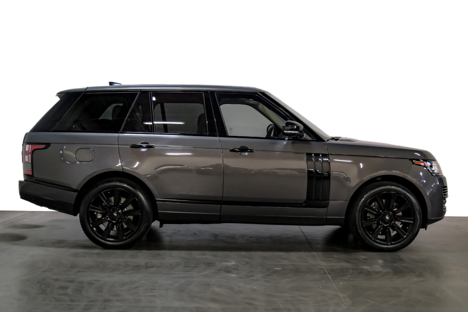 2017 Land Rover Range Rover V8 Supercharged BlackOutPkg 4