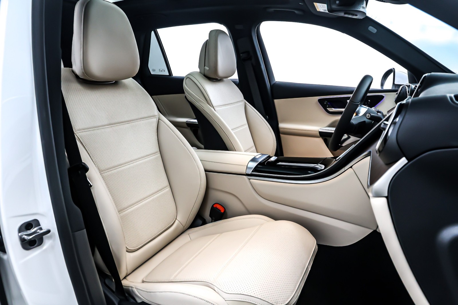 New 2026 Polar White Mercedes-Benz GLC 300 image 7