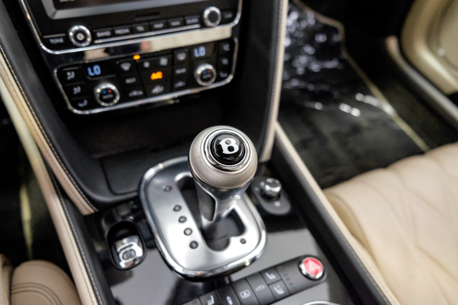 2015 Bentley Flying Spur V8 Mulliner RearEntertainment 21Alloys PicnicTable 30