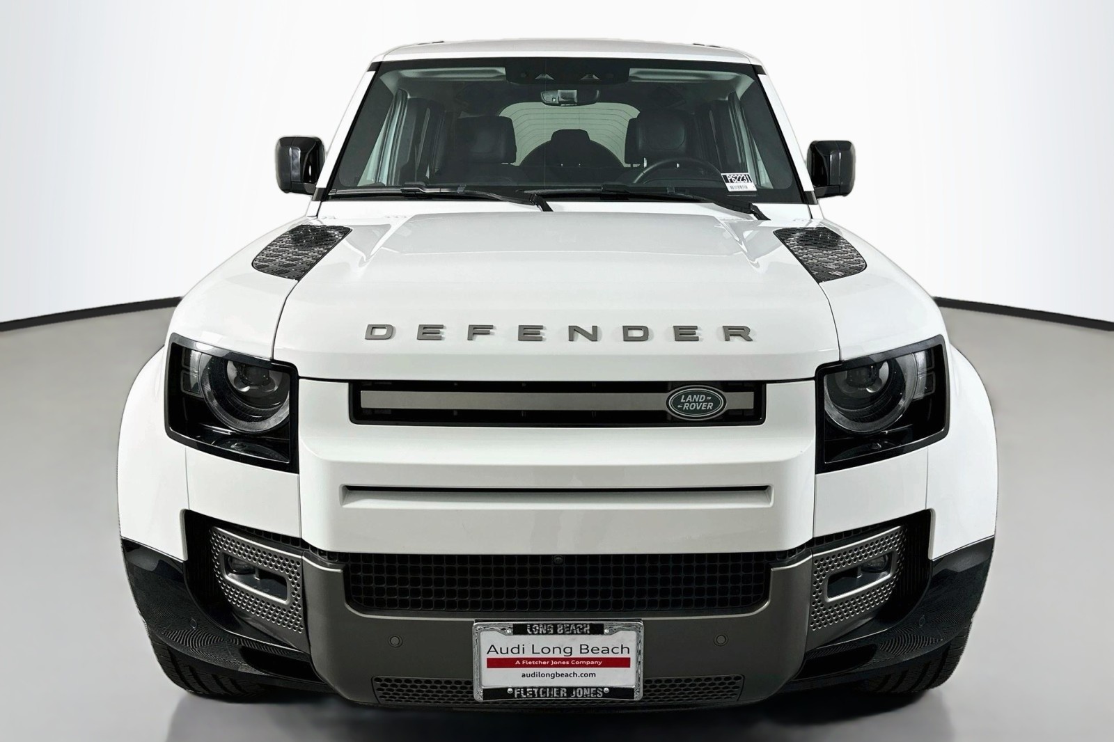 Used 2024 Fuji White Land Rover X-Dynamic SE image 2