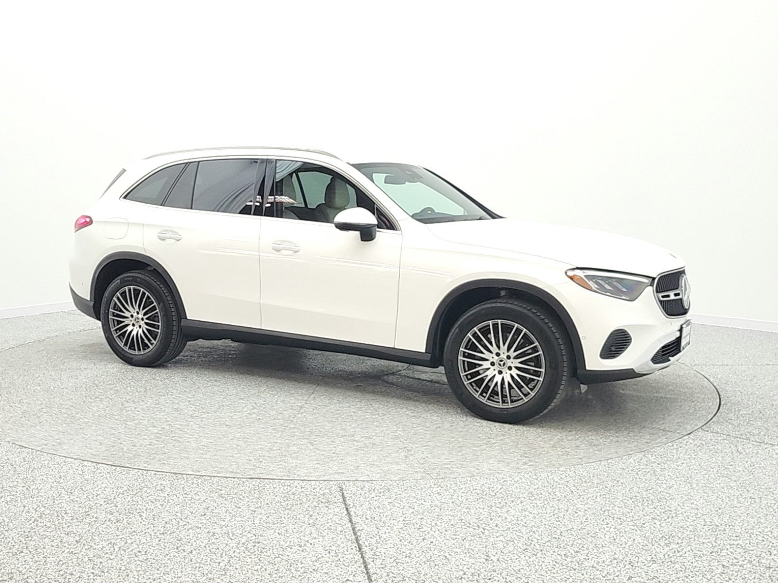 Certified Used 2025 Polar White Mercedes-Benz GLC 300 SUV image 4