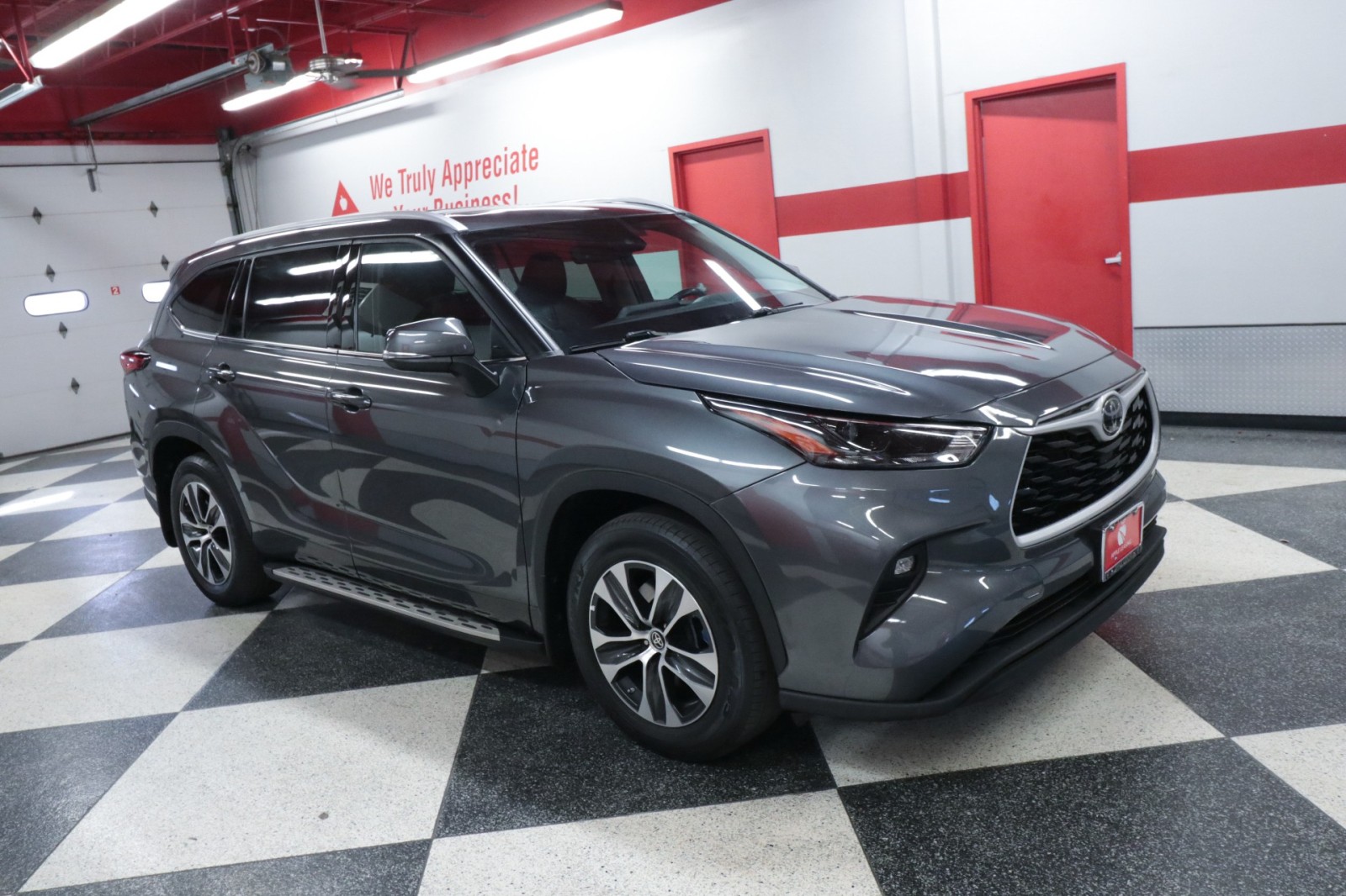 Used Car 2022 Toyota Highlander  Xle For Sale Under $35,000 In Austin, Texas