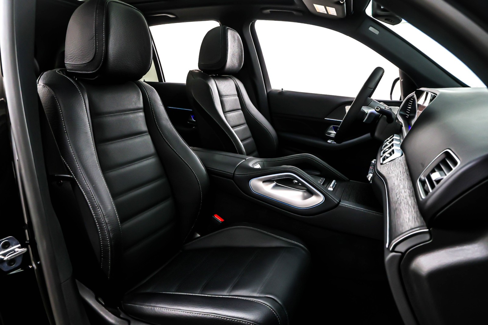 New 2026 Obsidian Black Metallic Mercedes-Benz GLE 580 image 7