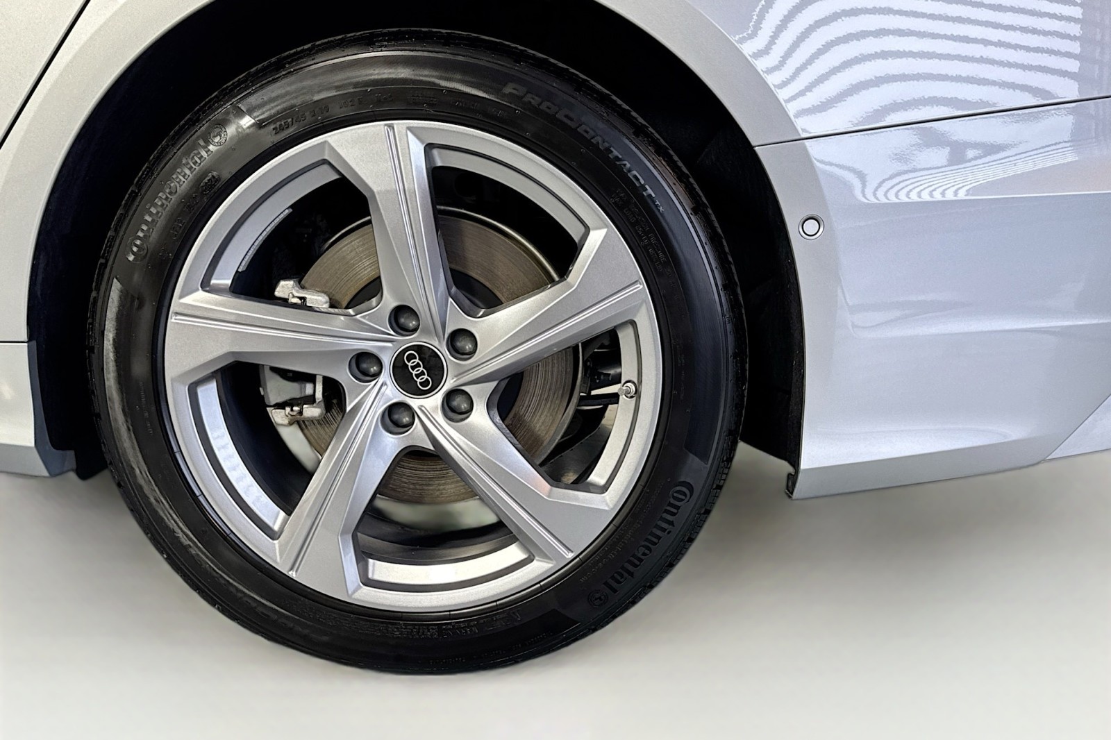 Used 2025 Florett Silver Metallic Audi Premium image 30