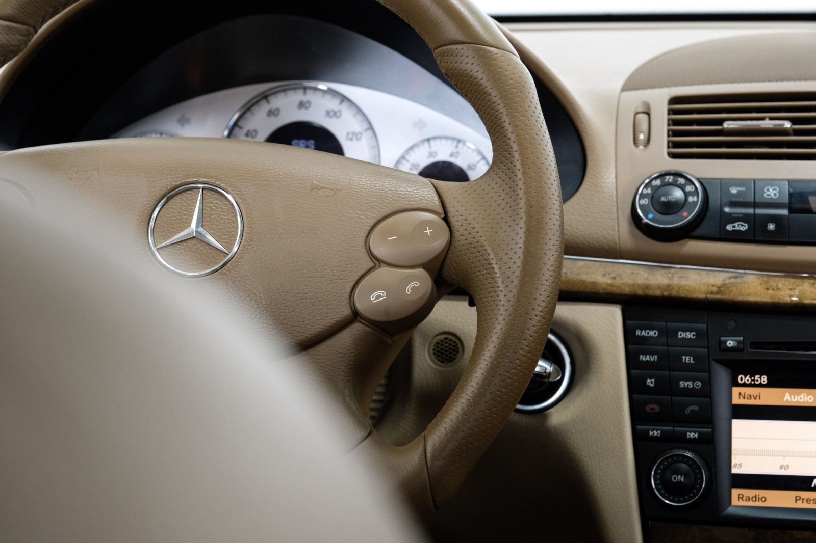 2009 Mercedes-Benz E350 LUXURY NAVIGATION SUNROOF LEATHER HEATED SEATS BLU 26