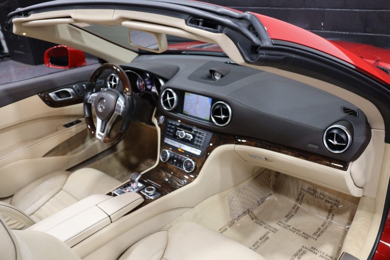 2013 Mercedes-Benz SL550 AMG Sport 2dr Convertible in , 