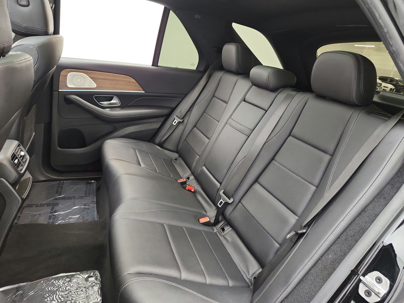 Used 2022 Black Mercedes-Benz GLE 450 4MATIC® SUV image 16