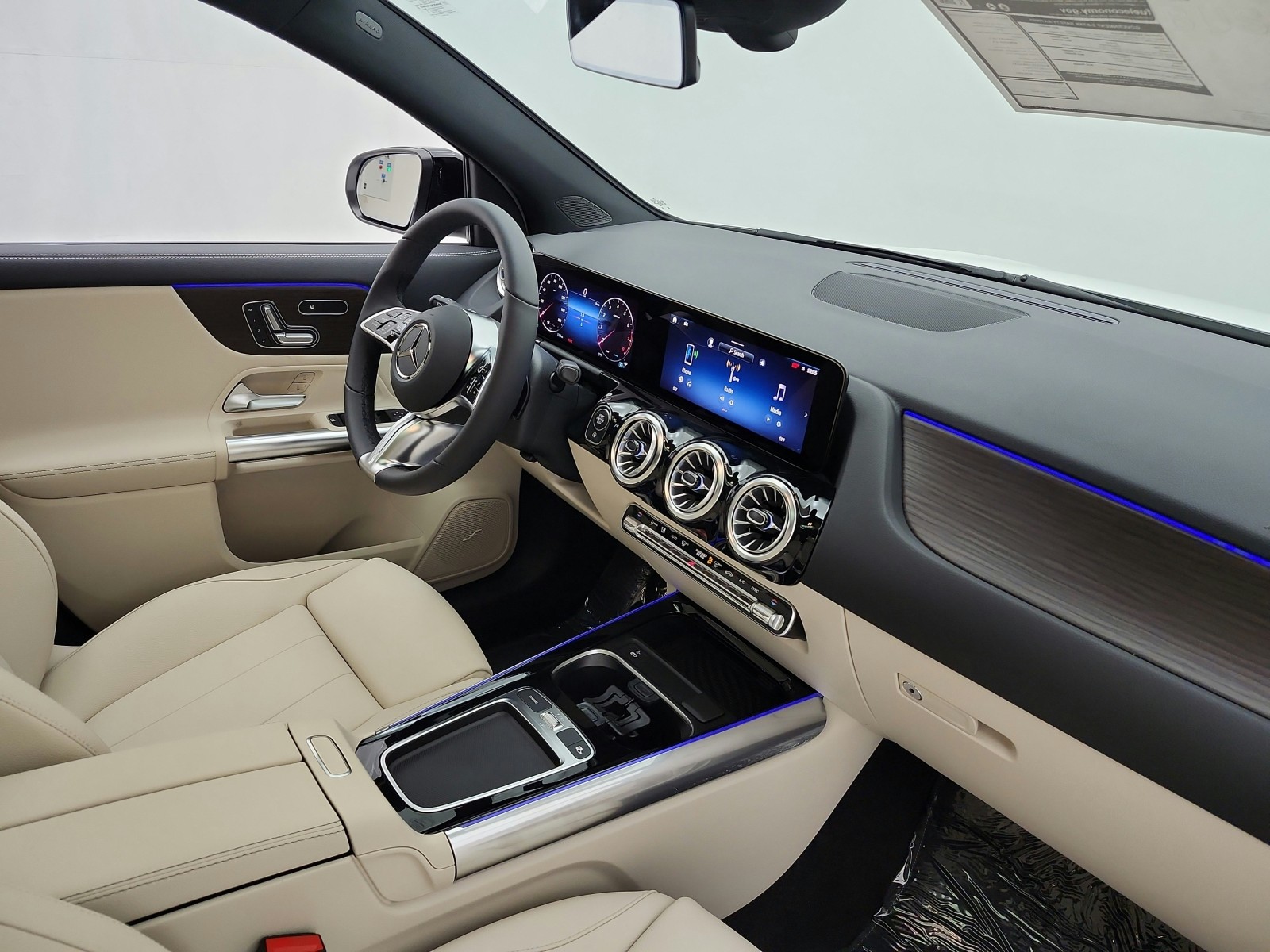 New 2026 Polar White Mercedes-Benz GLA 250 SUV image 13